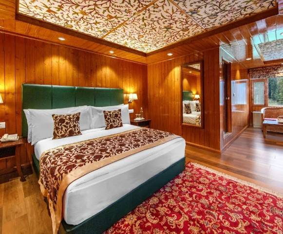 Tour of Kashmir with Houseboat Stay